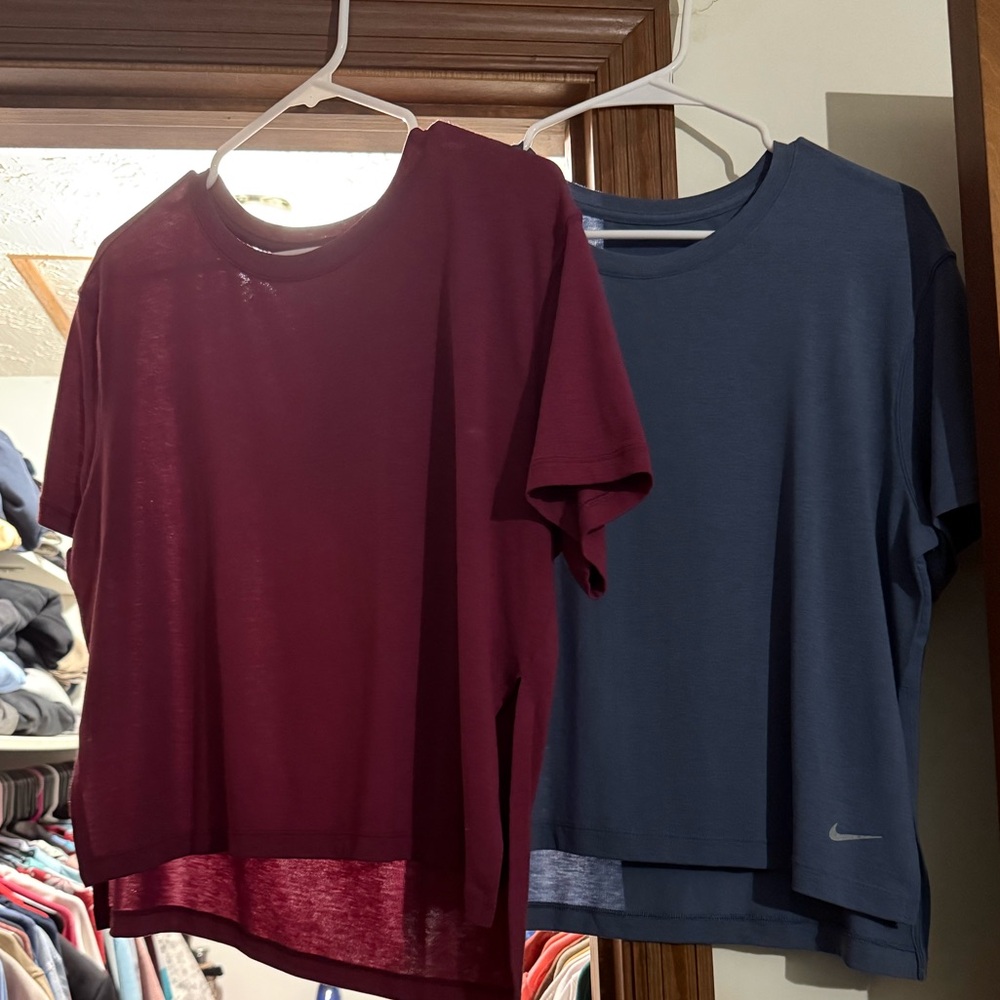 Nike Women's Burgundy and Blue Short Sleeve Tees